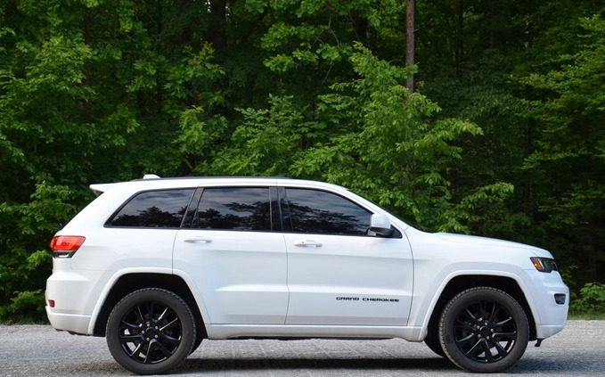 Jeep Grand Cherokee cena 120000 przebieg: 113000, rok produkcji 2019 z Łomianki małe 154